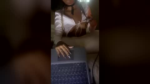 hnyblacklili online show from 26, 7, 2026