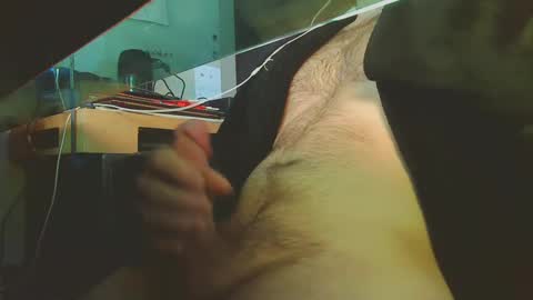 Hairy Hockey Player 92 online show from 22, 2, 2025