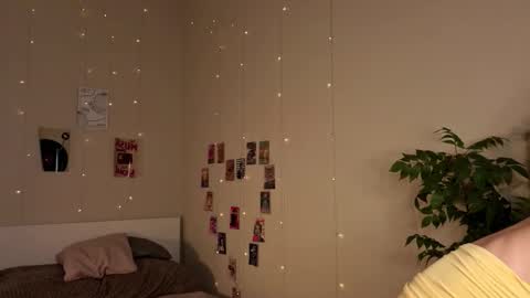 Moni Monica online show from 17, 10, 2025