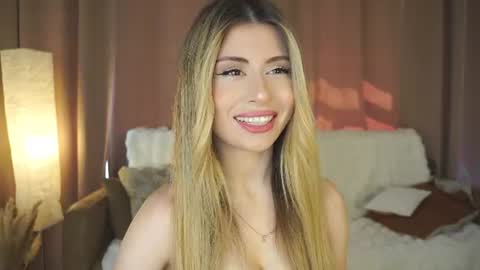 Snapshot of holayoula chatting on 20, 6, 2026 Moni Monica online show from 20, 6, 2026