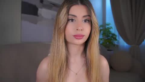Snapshot of holayoula chatting on 24, 7, 2026 Moni Monica online show from 24, 7, 2026