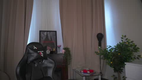Snapshot of holayoula chatting on 25, 7, 2026 Moni Monica online show from 25, 7, 2026