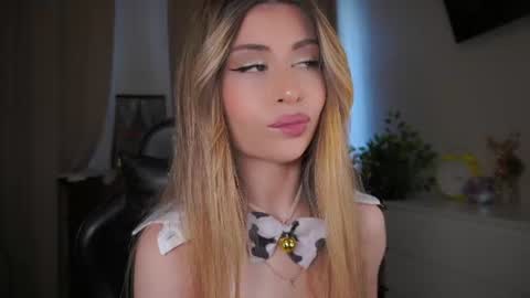 Snapshot of holayoula chatting on 26, 7, 2026 Moni Monica online show from 26, 7, 2026