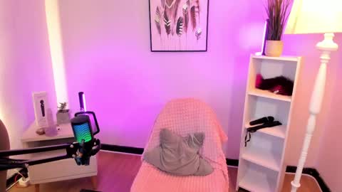 Hollie online show from 22, 4, 2026