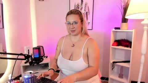 Hollie online show from 23, 4, 2026