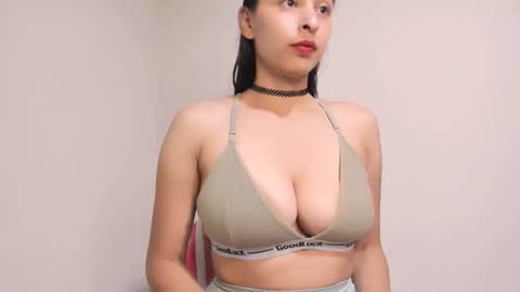 Snapshot of holly0550 chatting on 15, 5, 2026 holly... online show from 15, 5, 2026