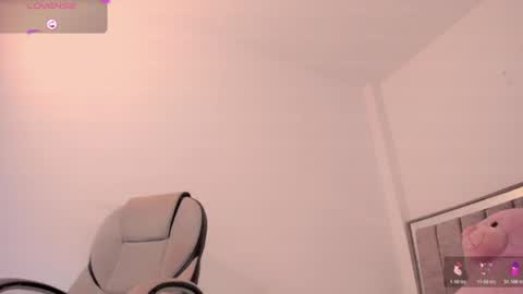 holly_16 online show from 25, 6, 2026
