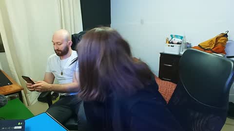 Holly and Honey online show from 3, 12, 2024