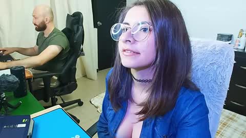 Holly and Honey online show from 4, 2, 2025