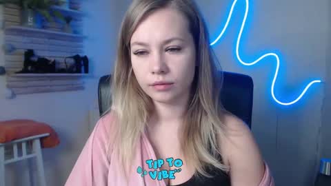 Snapshot of holly_bb95 chatting on 19, 12, 2024 Holly online show from 19, 12, 2024