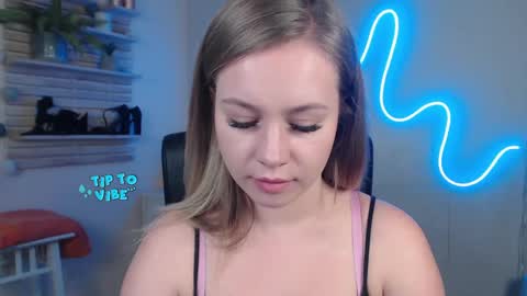 Snapshot of holly_bb95 chatting on 23, 12, 2024 Holly online show from 23, 12, 2024