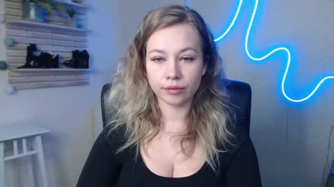 Snapshot of holly_bb95 chatting on 7, 1, 2025 Holly online show from 7, 1, 2025