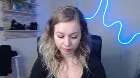 Snapshot of holly_bb95 chatting on 7, 1, 2025 Holly online show from 7, 1, 2025