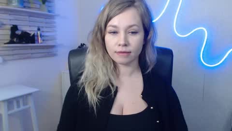 Snapshot of holly_bb95 chatting on 14, 1, 2025 Holly online show from 14, 1, 2025