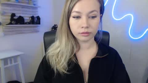 Snapshot of holly_bb95 chatting on 24, 1, 2025 Holly online show from 24, 1, 2025