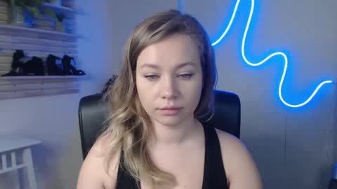 Snapshot of holly_bb95 chatting on 19, 2, 2025 Holly online show from 19, 2, 2025
