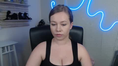 Snapshot of holly_bb95 chatting on 27, 2, 2025 Holly online show from 27, 2, 2025