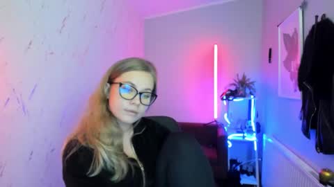 Holly online show from 12, 11, 2025