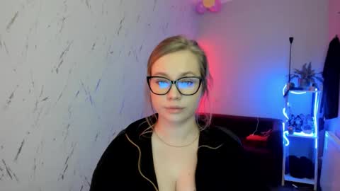 Snapshot of holly_bb95 chatting on 2, 2, 2026 Holly online show from 2, 2, 2026