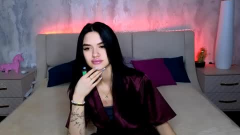 Snapshot of holly_beck chatting on 13, 5, 2026 Holly online show from 13, 5, 2026