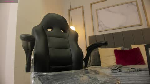 Holly Madisson online show from 18, 4, 2026