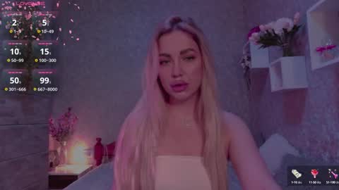 holly_molly8 online show from 12, 10, 2025