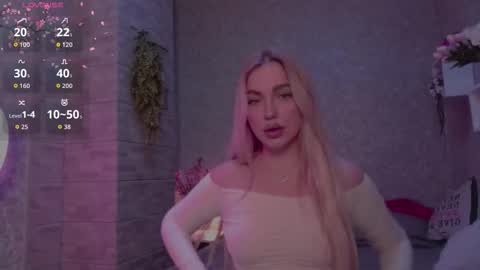 holly_molly8 online show from 13, 10, 2025