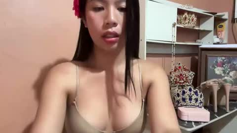 Snapshot of holly_wyn chatting on 23, 10, 2025 holly_wyn online show from 23, 10, 2025