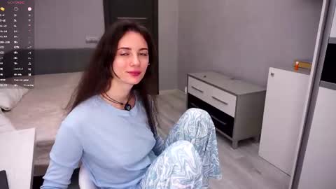 Snapshot of hollymonica chatting on 18, 6, 2026 Delly online show from 18, 6, 2026