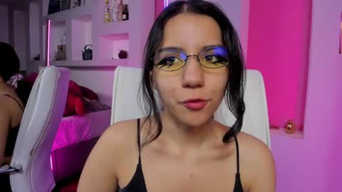 hollypeach_ online show from 12, 4, 2026