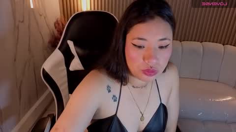 Holly  online show from 5, 11, 2025