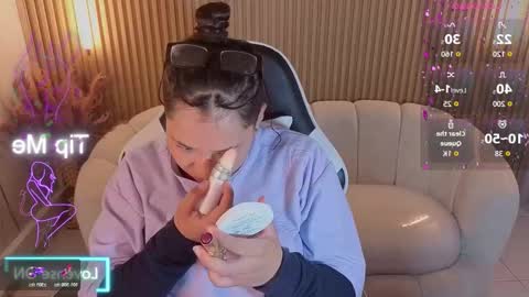 Holly  online show from 17, 11, 2025