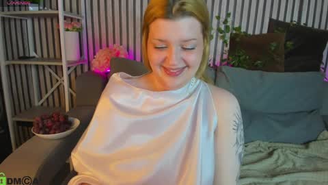 Holly online show from 11, 4, 2026