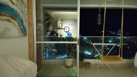 hollyshit_ online show from 9, 9, 2025