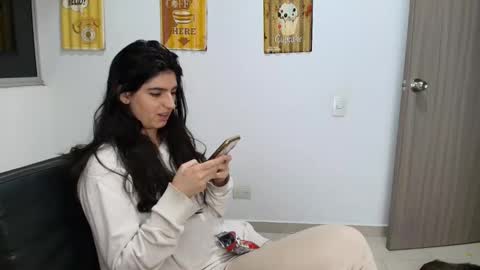 hollyshit_ online show from 7, 11, 2025