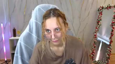Snapshot of hollyy_pollyyyy chatting on 10, 8, 2026 Polly online show from 10, 8, 2026