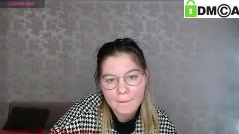 Welcome guys  Pleasure to see you all here  My name is MichaelaTip menu is active Private is open  online show from 24, 12, 2024