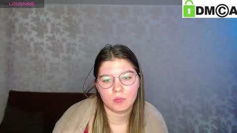 Welcome guys  Pleasure to see you all here  My name is MichaelaTip menu is active Private is open  online show from 28, 1, 2025