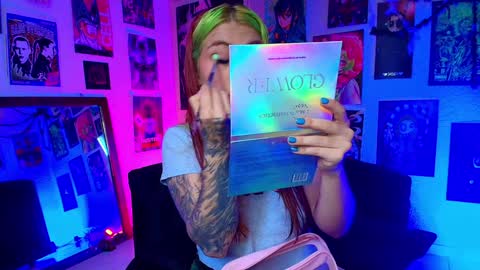 Snapshot of holyeva chatting on 6, 12, 2024 online show from 6, 12, 2024