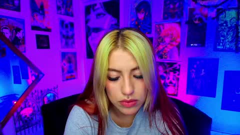 Snapshot of holyeva chatting on 18, 12, 2024 online show from 18, 12, 2024