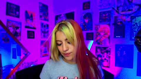 Snapshot of holyeva chatting on 18, 12, 2024 online show from 18, 12, 2024