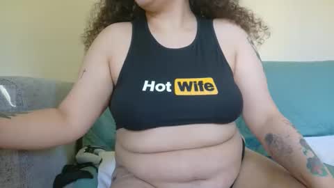 Snapshot of honeeyyy_pot chatting on 20, 5, 2026 Honey online show from 20, 5, 2026