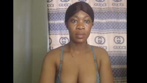 Snapshot of honey_dollxx chatting on 20, 10, 2025 Flora online show from 20, 10, 2025