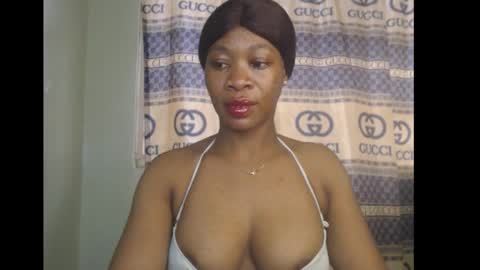 Snapshot of honey_dollxx chatting on 22, 10, 2025 Flora online show from 22, 10, 2025