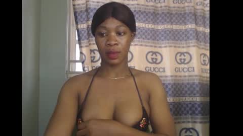 Snapshot of honey_dollxx chatting on 23, 10, 2025 Flora online show from 23, 10, 2025