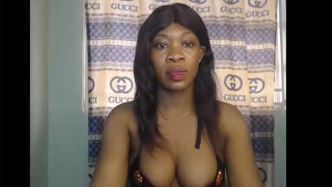 Snapshot of honey_dollxx chatting on 29, 10, 2025 Flora online show from 29, 10, 2025
