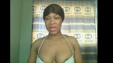Snapshot of honey_dollxx chatting on 9, 11, 2025 Flora online show from 9, 11, 2025