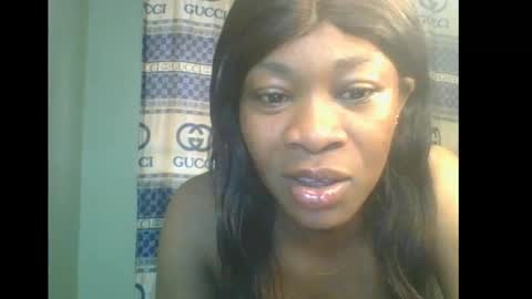 Snapshot of honey_dollxx chatting on 18, 11, 2025 Flora online show from 18, 11, 2025