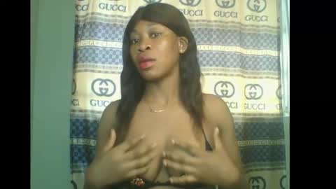 Snapshot of honey_dollxx chatting on 21, 11, 2025 Flora online show from 21, 11, 2025