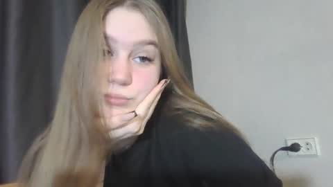 honey_lolaaa online show from 28, 11, 2025